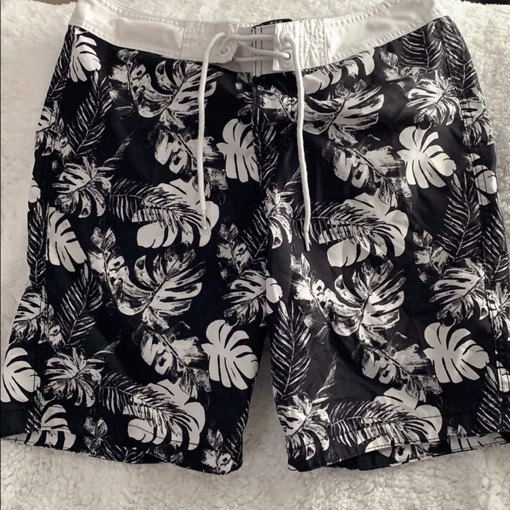 Hollister men’s swimsuit! Size medium!